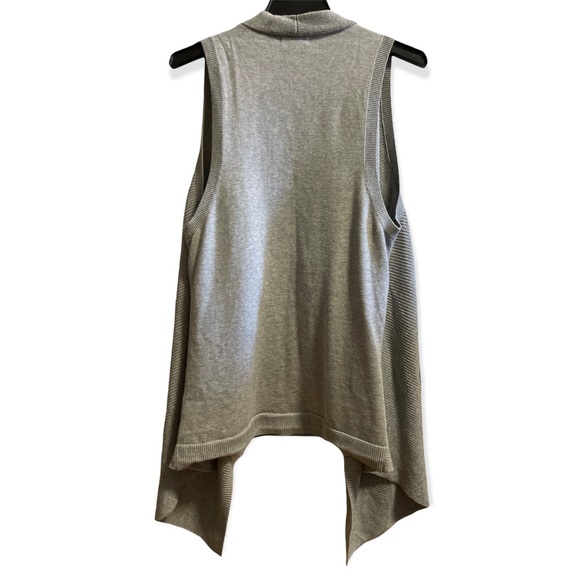 Gap Grey Vest - Picture 2 of 6